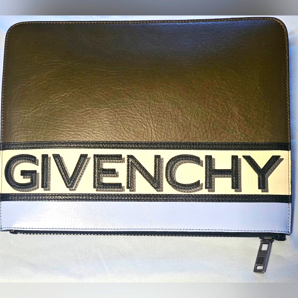 Givenchy Lg Zippy Pouch (Unisex) Bnwt